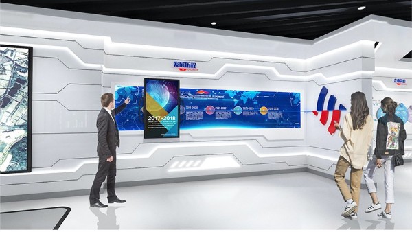 雙屏聯(lián)動(dòng)：揭秘展廳中的科技魔法！