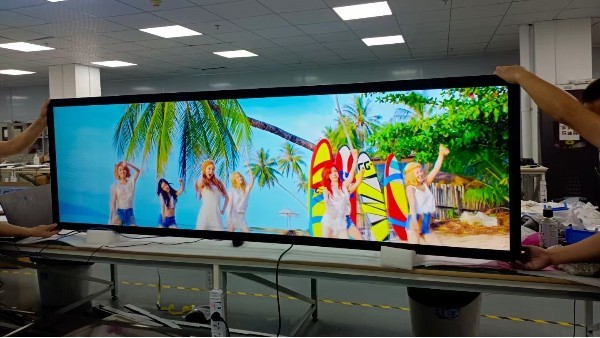 解析什么是異形廣告機？它的應用有什么優(yōu)勢？